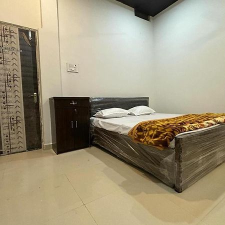 Madhuri Guest House Benares Buitenkant foto