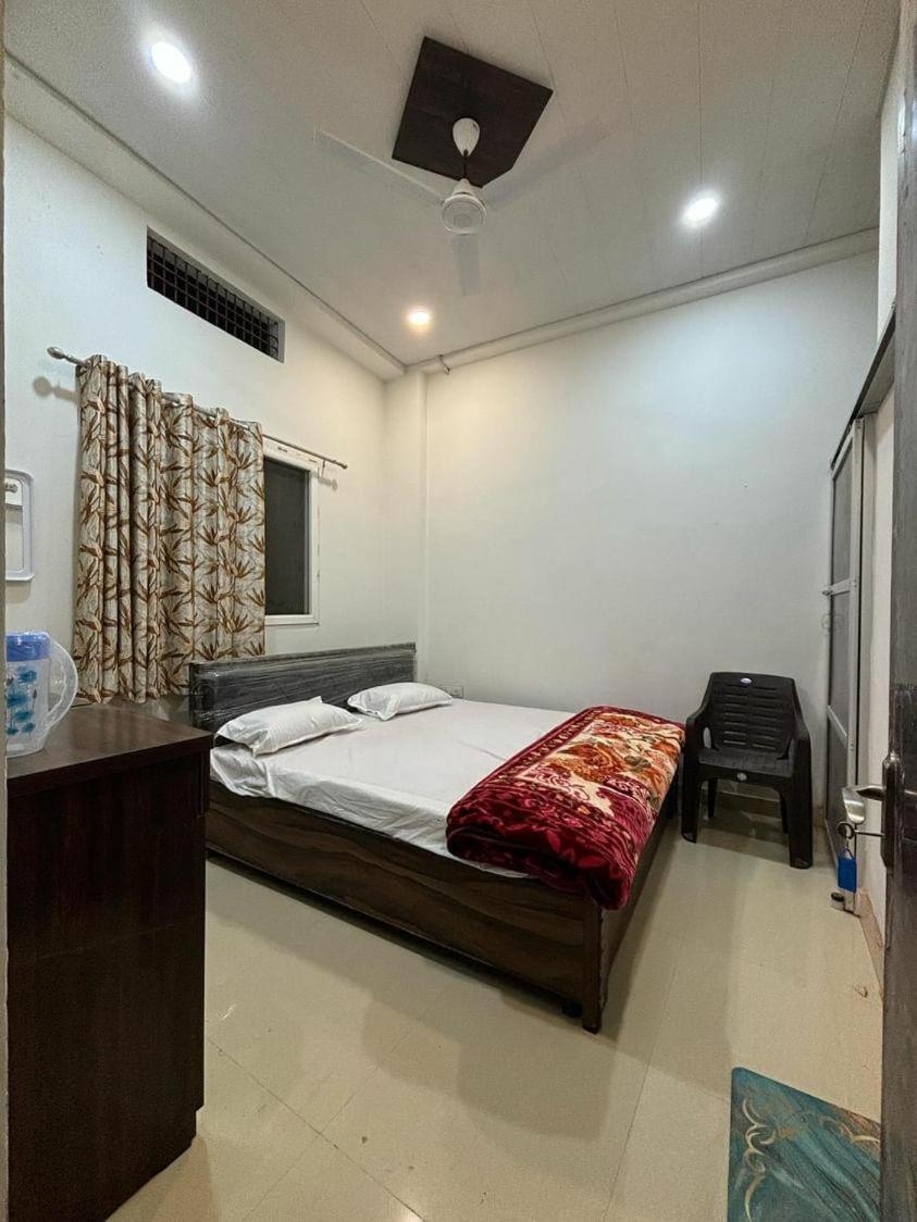 Madhuri Guest House Benares Buitenkant foto