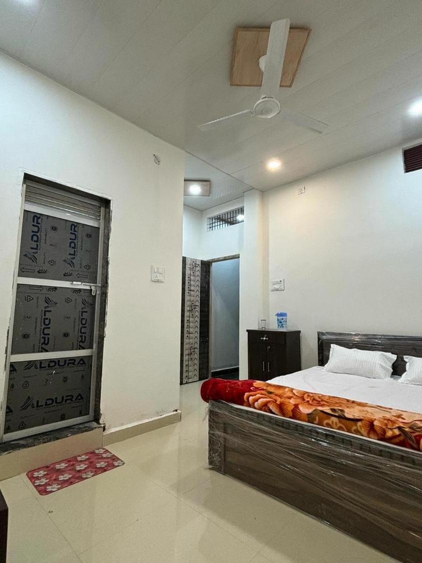 Madhuri Guest House Benares Buitenkant foto