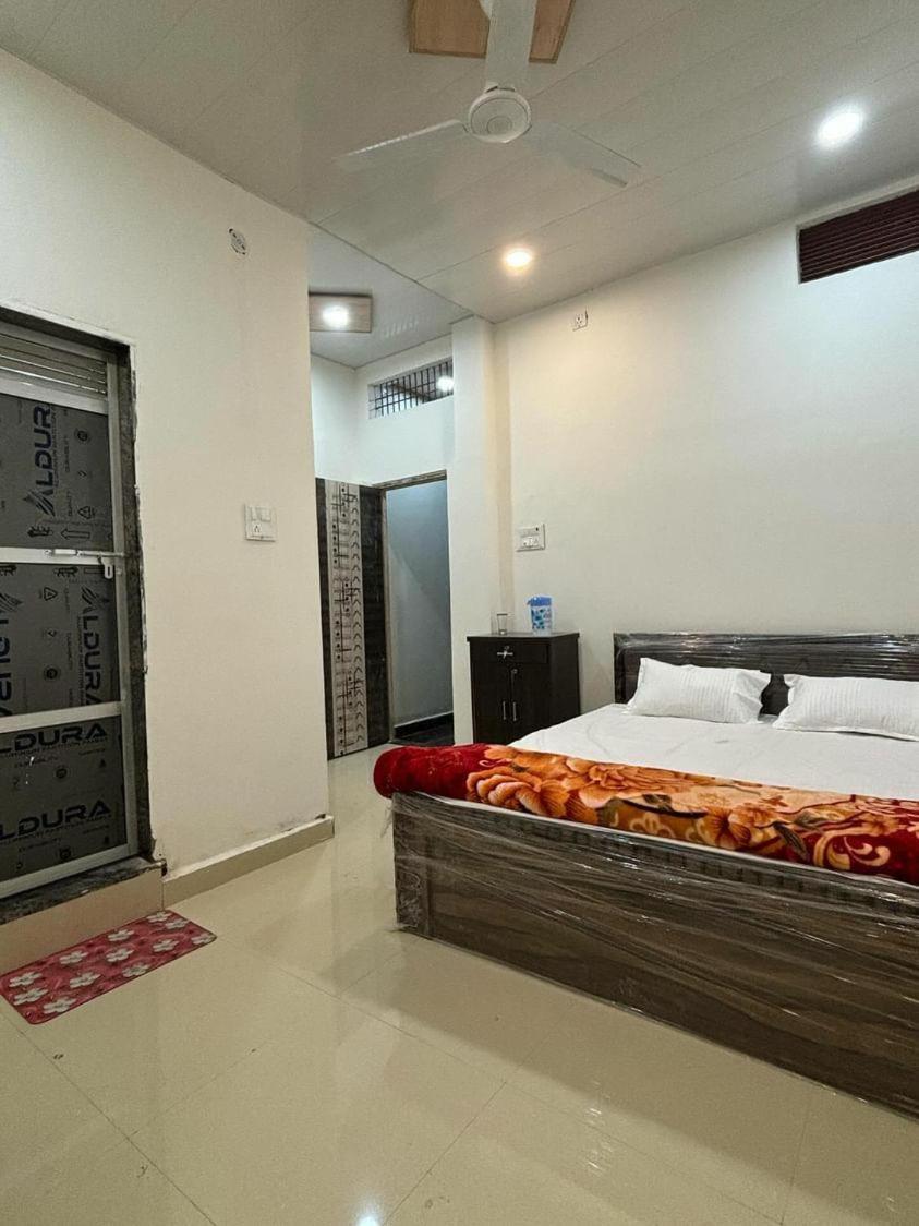 Madhuri Guest House Benares Buitenkant foto