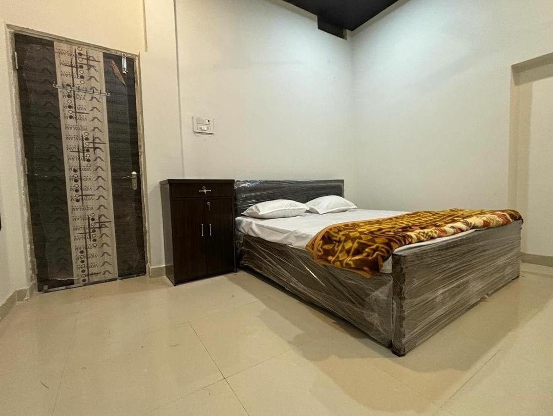 Madhuri Guest House Benares Buitenkant foto